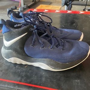 Basketball shoes